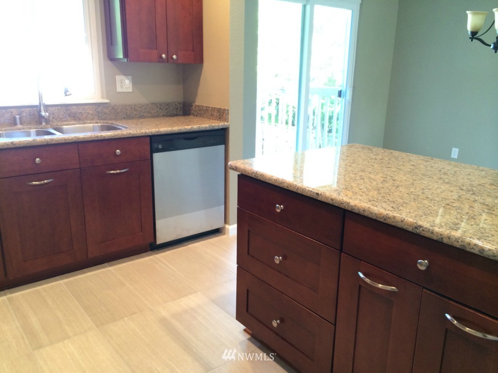 18827 110th Court Southeast Renton, WA 98055 - Photo 7 of 25 Gallery Image 7