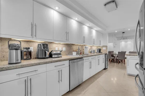 $1,350,000 | 1121 Crandon Boulevard, Unit E1203, Key Biscayne, FL 33149