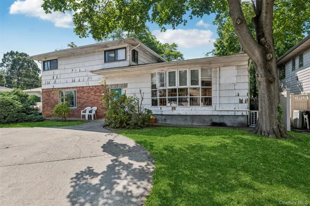 $1,298,000 | 219 Narrow Lane, Woodmere, NY 11598