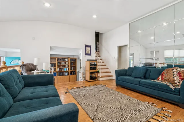 $1,298,000 | 219 Narrow Lane, Woodmere, NY 11598