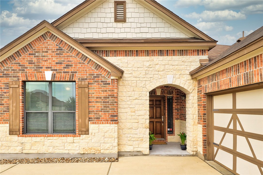 a view of entrance of the house
