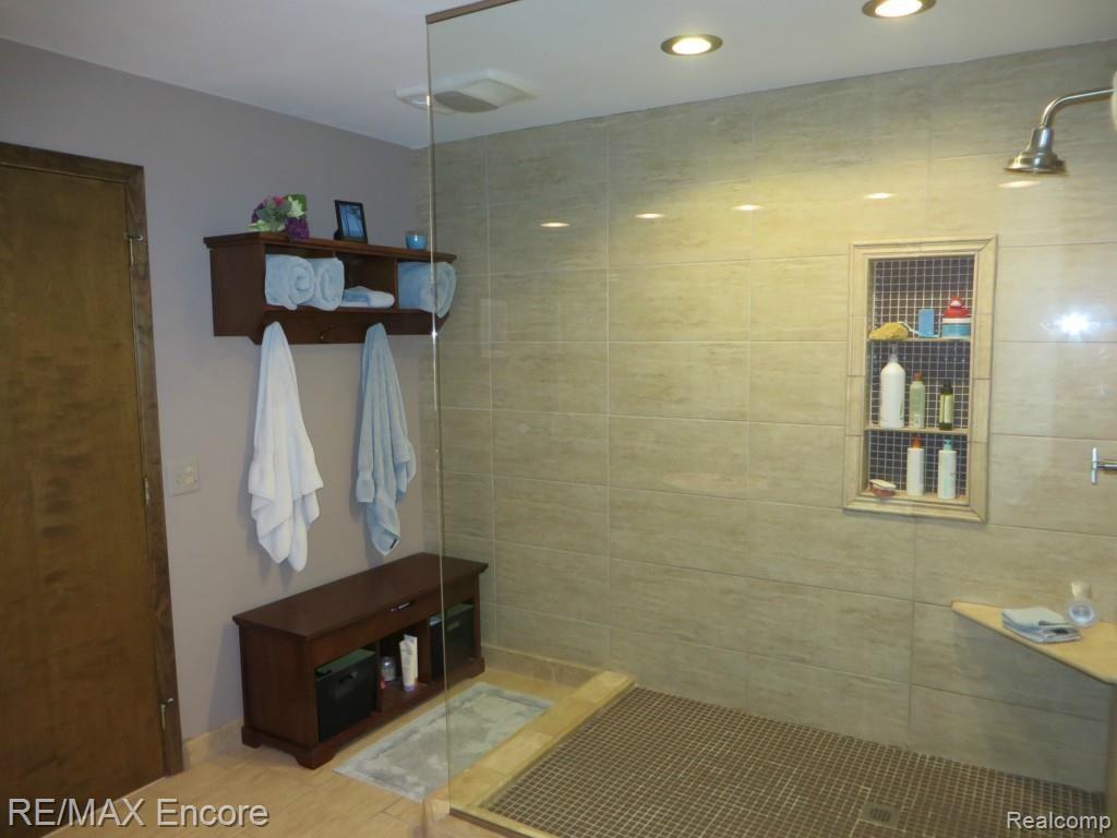 1015 Enfield Road Rochester Hills, MI 48307 - Photo 26 of 32