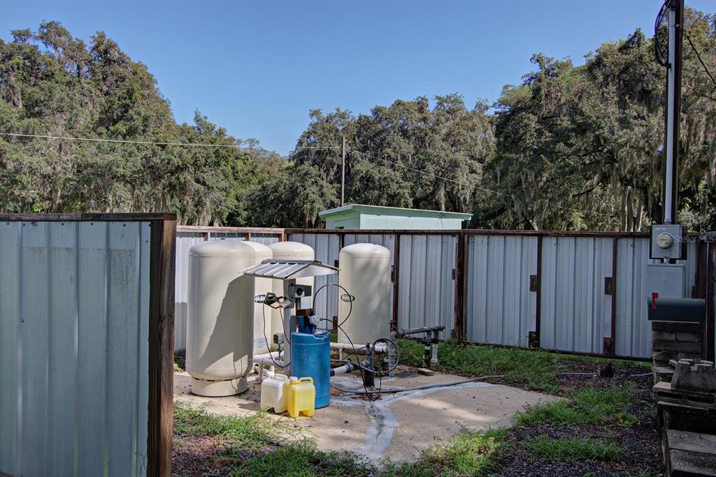 28313 Highway 27 Leesburg, FL 34748 - Photo 19 of 46 a view of outdoor space and yard