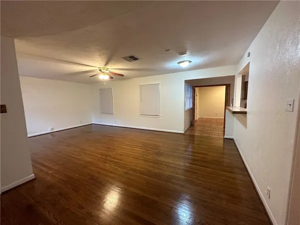 $1,895 | 606 Wilshire Place, Corpus Christi, TX 78411