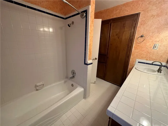 $1,895 | 606 Wilshire Place, Corpus Christi, TX 78411