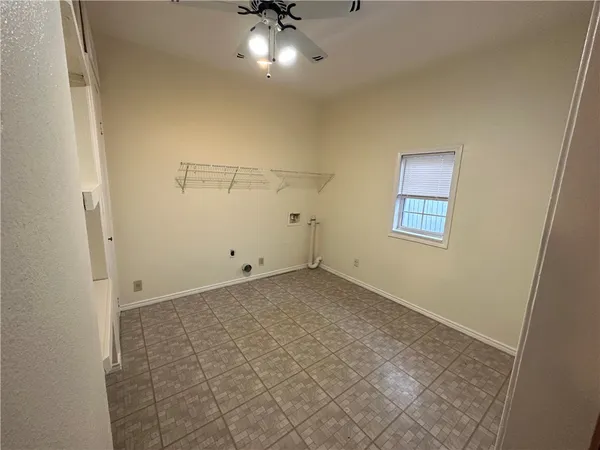 $1,895 | 606 Wilshire Place, Corpus Christi, TX 78411