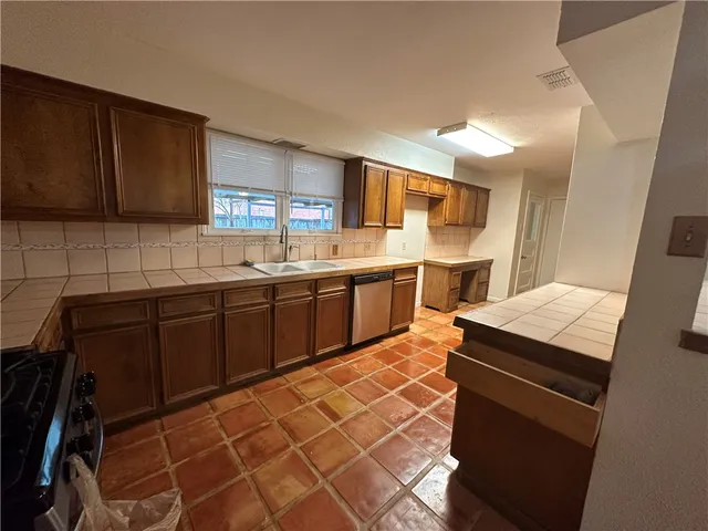 $1,895 | 606 Wilshire Place, Corpus Christi, TX 78411