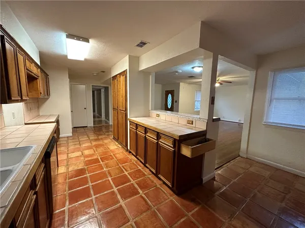 $1,895 | 606 Wilshire Place, Corpus Christi, TX 78411