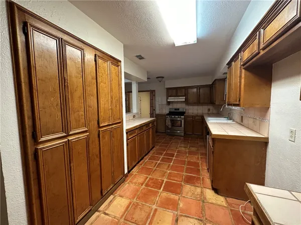 $1,895 | 606 Wilshire Place, Corpus Christi, TX 78411