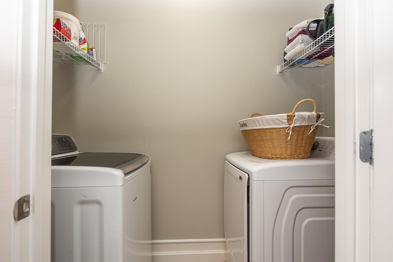 648 Riverside Drive, Unit 213 Memphis, TN 38103 - Photo 13 of 25 a utility room with dryer and washer