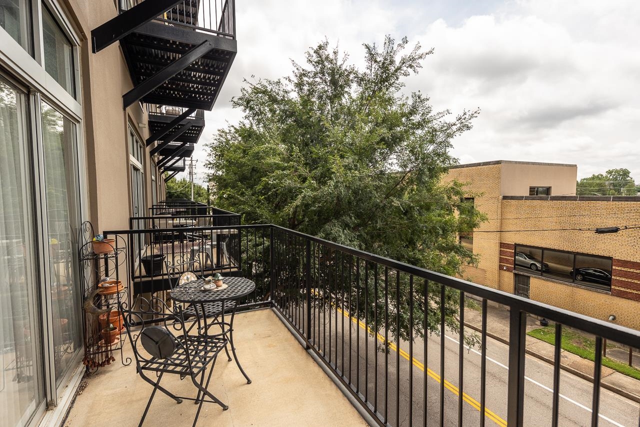 648 Riverside Drive, Unit 213 Memphis, TN 38103 - Photo 15 of 25 a view of balcony and deck