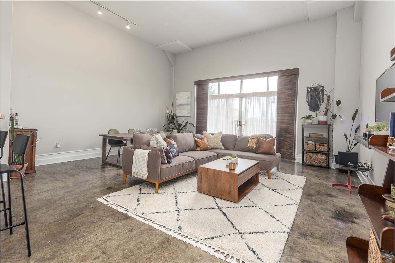 648 Riverside Drive, Unit 213 Memphis, TN 38103 - Photo 3 of 25 a living room with furniture and a large window