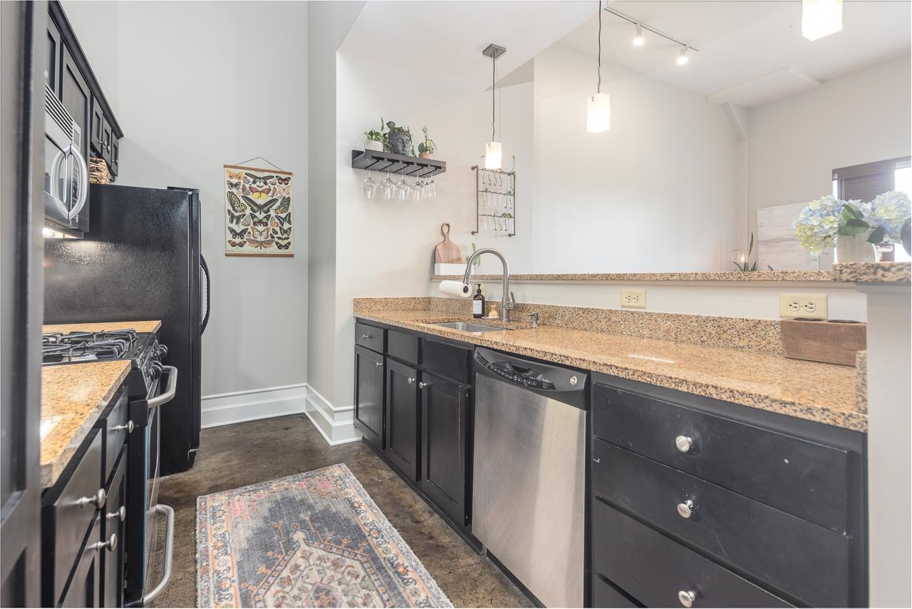 648 Riverside Drive, Unit 213 Memphis, TN 38103 - Photo 8 of 25 a bathroom with a sink double vanity and a mirror