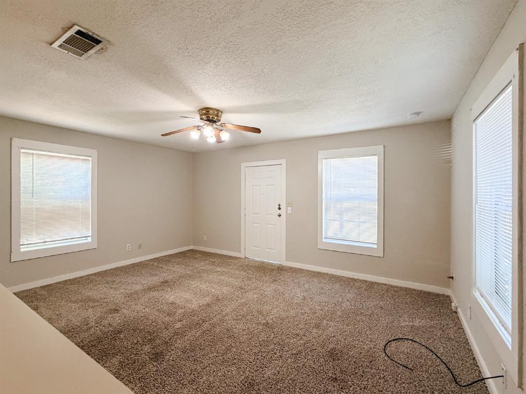 1705 North Robinson Street Cleburne, TX 76031 - Photo 5 of 16