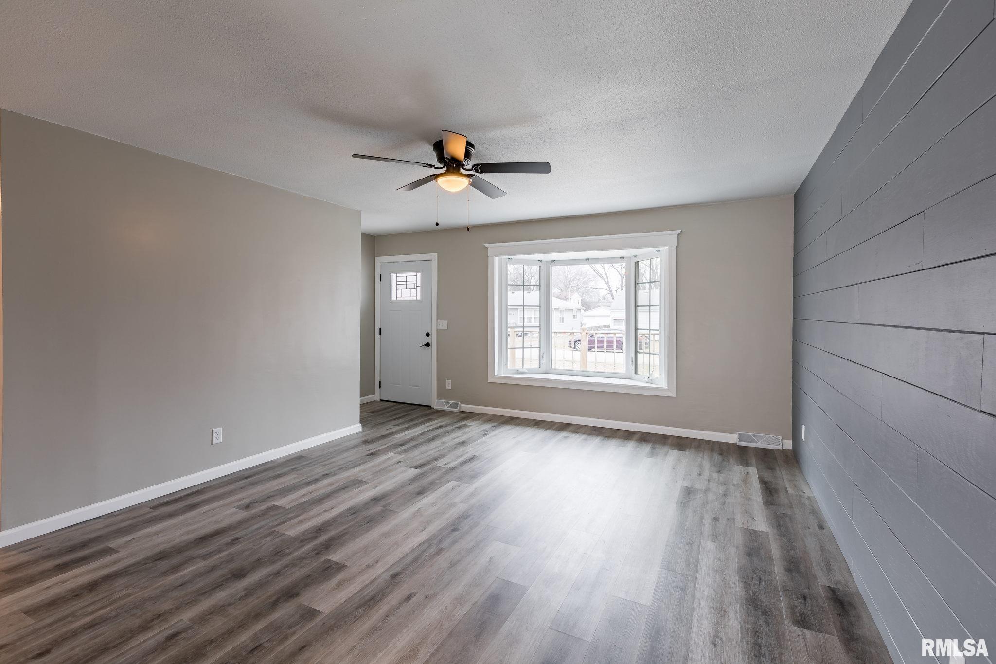 815 4th Street Colona, IL 61241 - Photo 3 of 25 Gallery Image 3