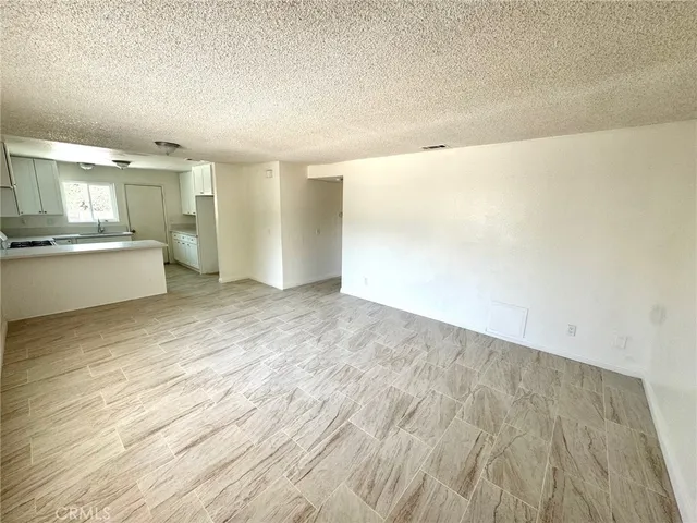 $1,850 | 16214 Juniper Street, Unit 3C, Hesperia, CA 92345