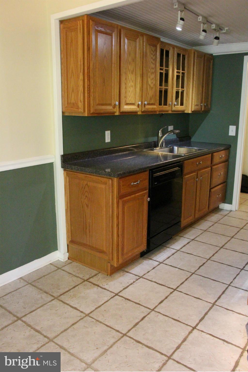 2240 Castle Rock Square, Unit 21C Reston, VA 20191 - Photo 5 of 30 Kitchen
