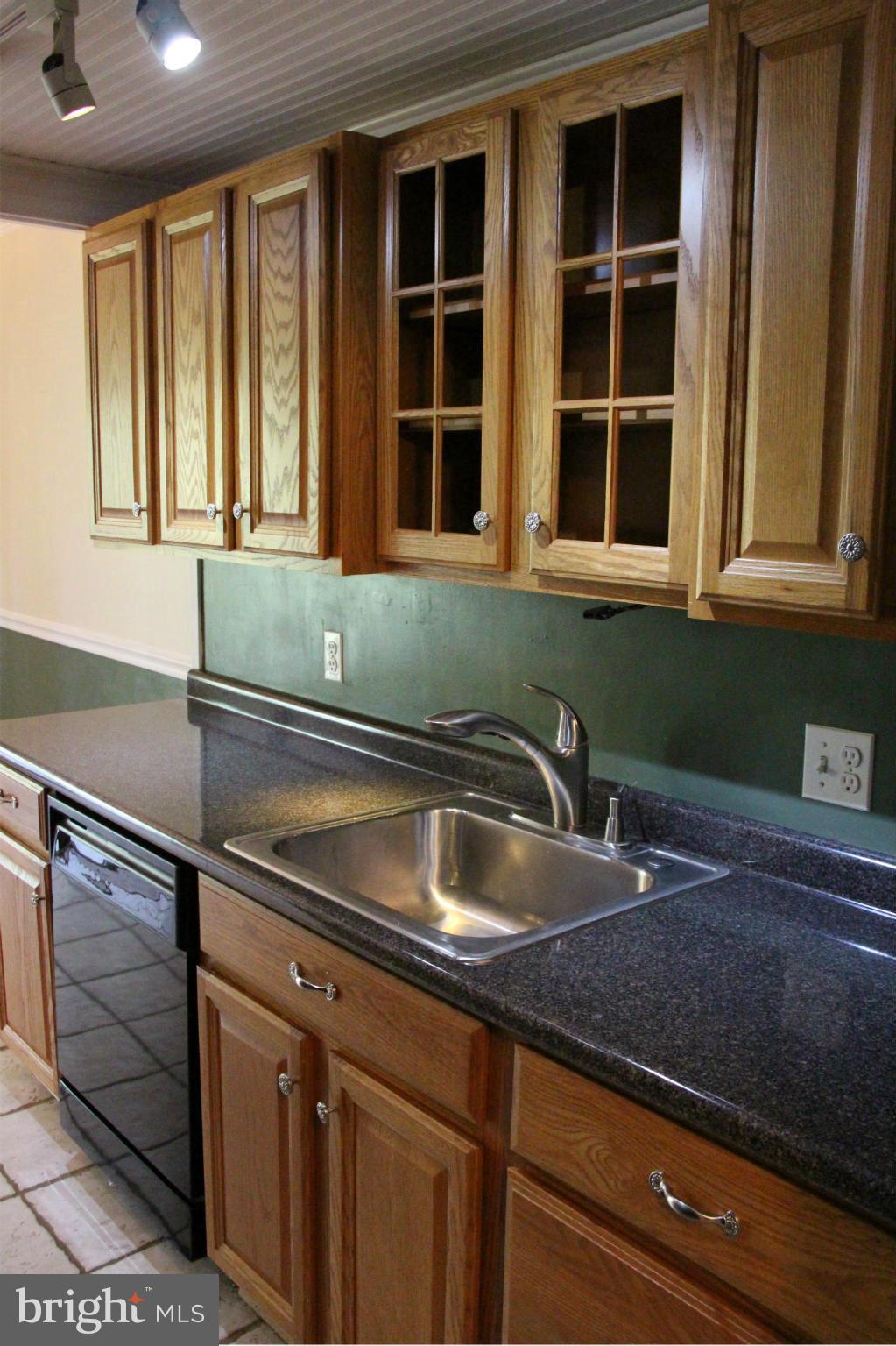 2240 Castle Rock Square, Unit 21C Reston, VA 20191 - Photo 6 of 30 Kitchen
