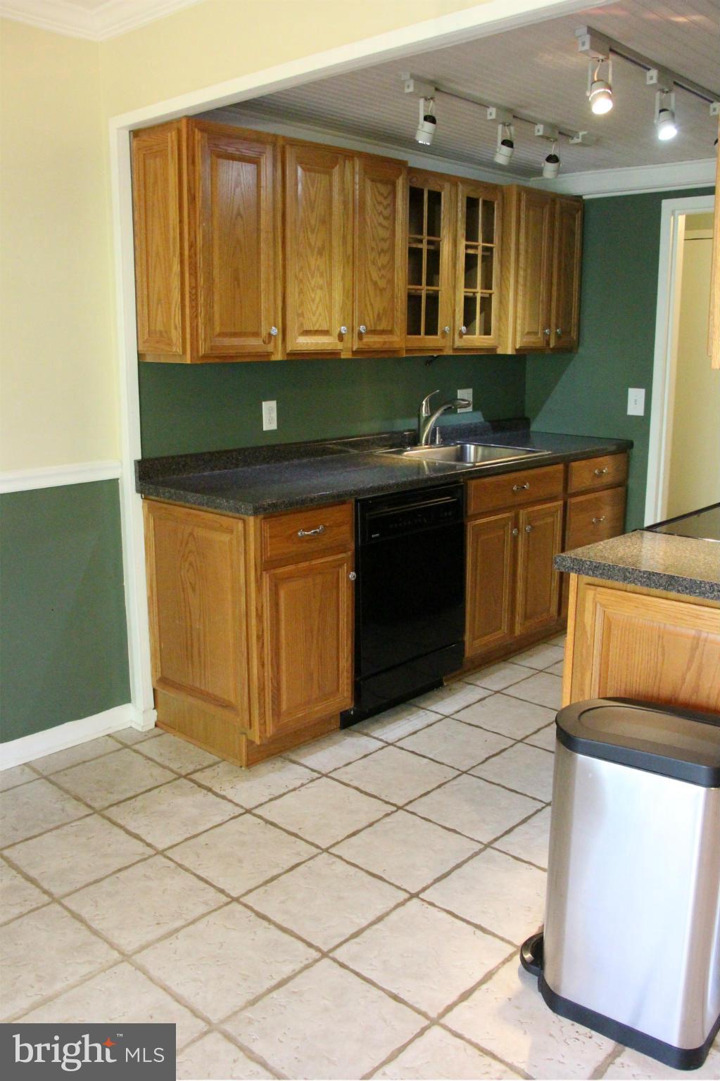 2240 Castle Rock Square, Unit 21C Reston, VA 20191 - Photo 8 of 30 Kitchen