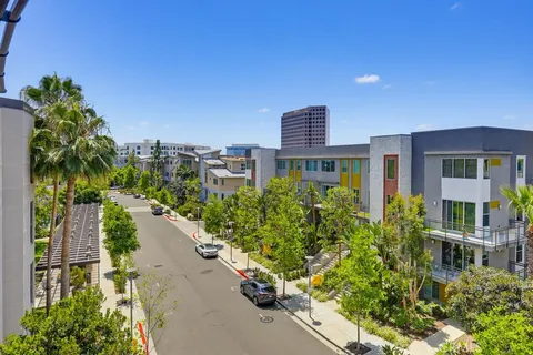 $1,290,000 | 402 Rockefeller, Unit 406, Irvine, CA 92612