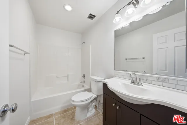 $745,000 | 25715 Wagner Way, Unit B, Stevenson Ranch, CA 91381