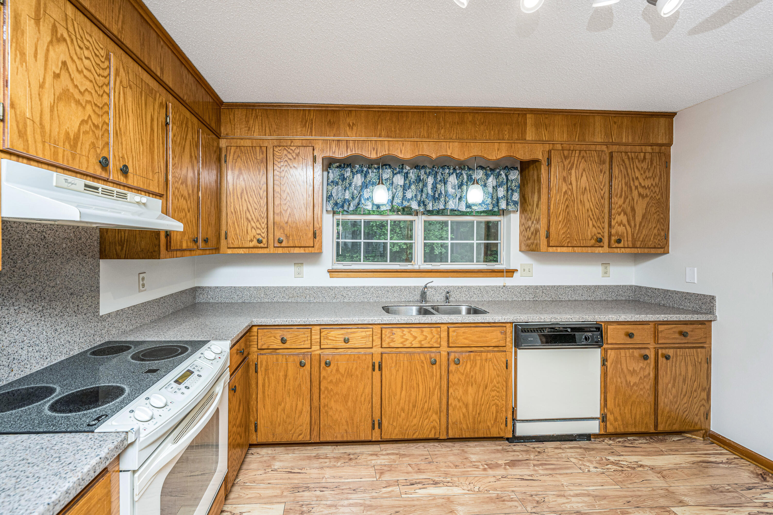 3337 Pinewood Drive Ladson, SC 29456 - Photo 12 of 38 3337PinewoodDr016