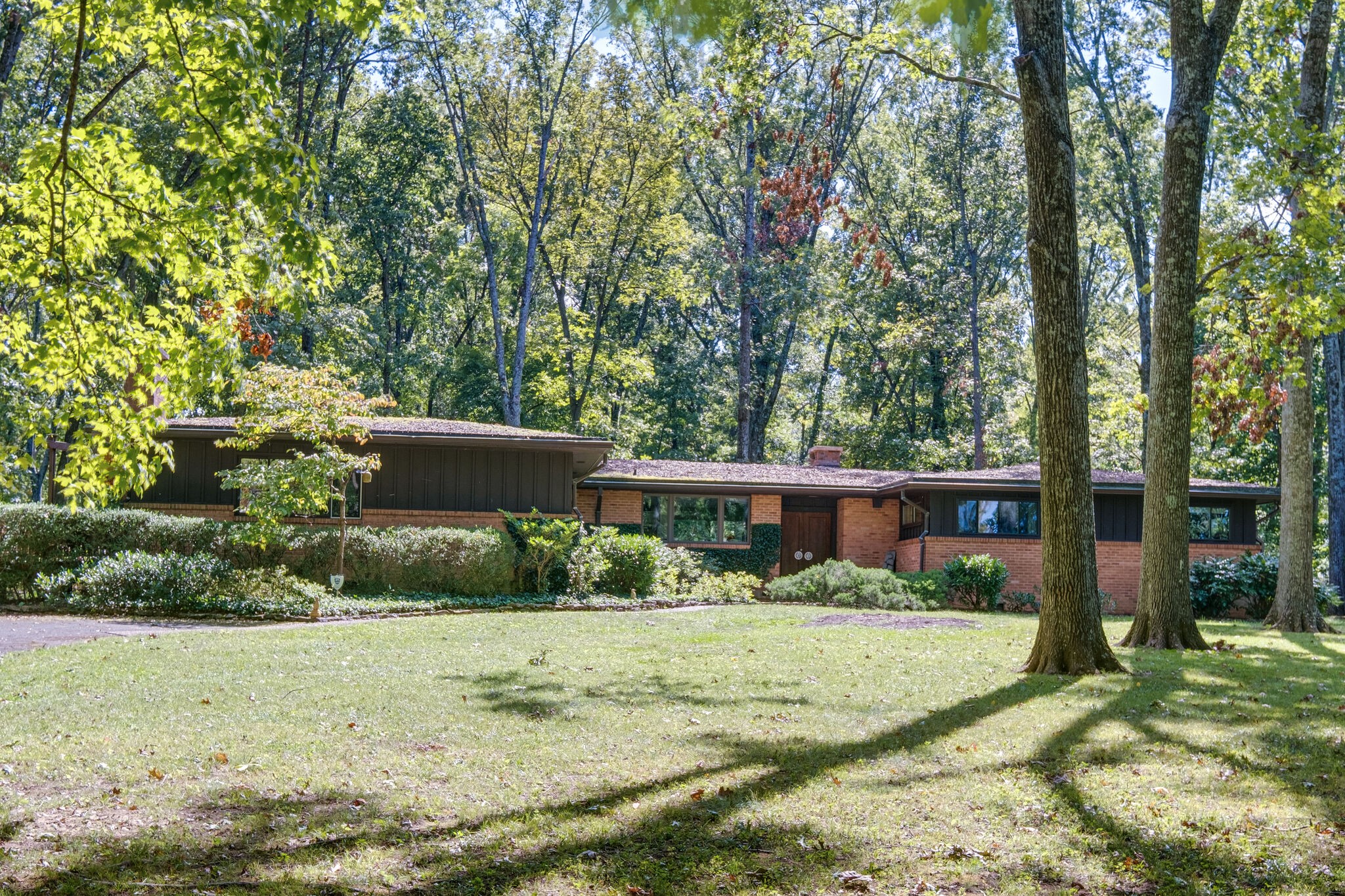 413 Powder Mill Road Nashville, TN 37205 - Photo 2 of 33