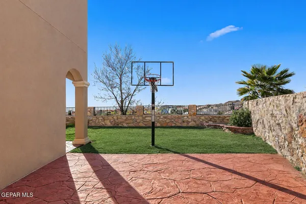 $624,999 | 935 Via Linda Court, El Paso, TX 79912