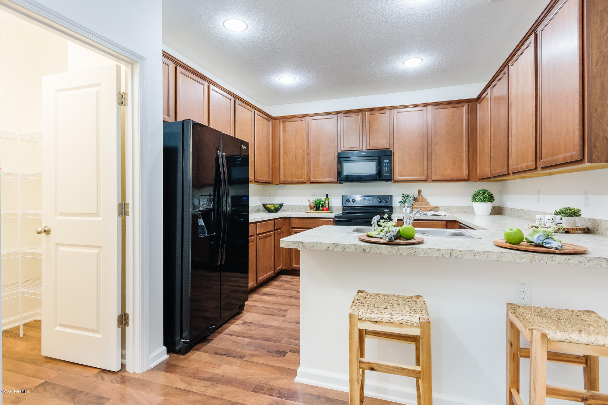 3021 Chestnut Ridge Way Orange Park, FL 32065 - Photo 10 of 29 Great size kitchen with walk in pantry