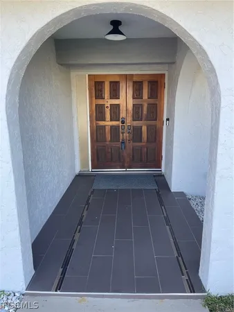 a view of entrance door of the house