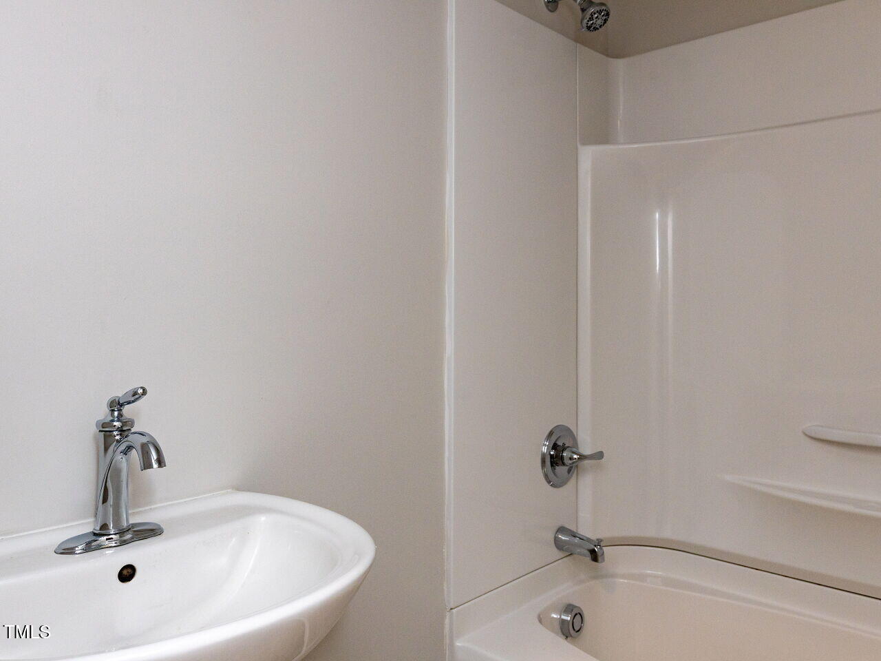 200 Pace Street Smithfield, NC 27577 - Photo 21 of 28 020-1280x960-main-bathroom