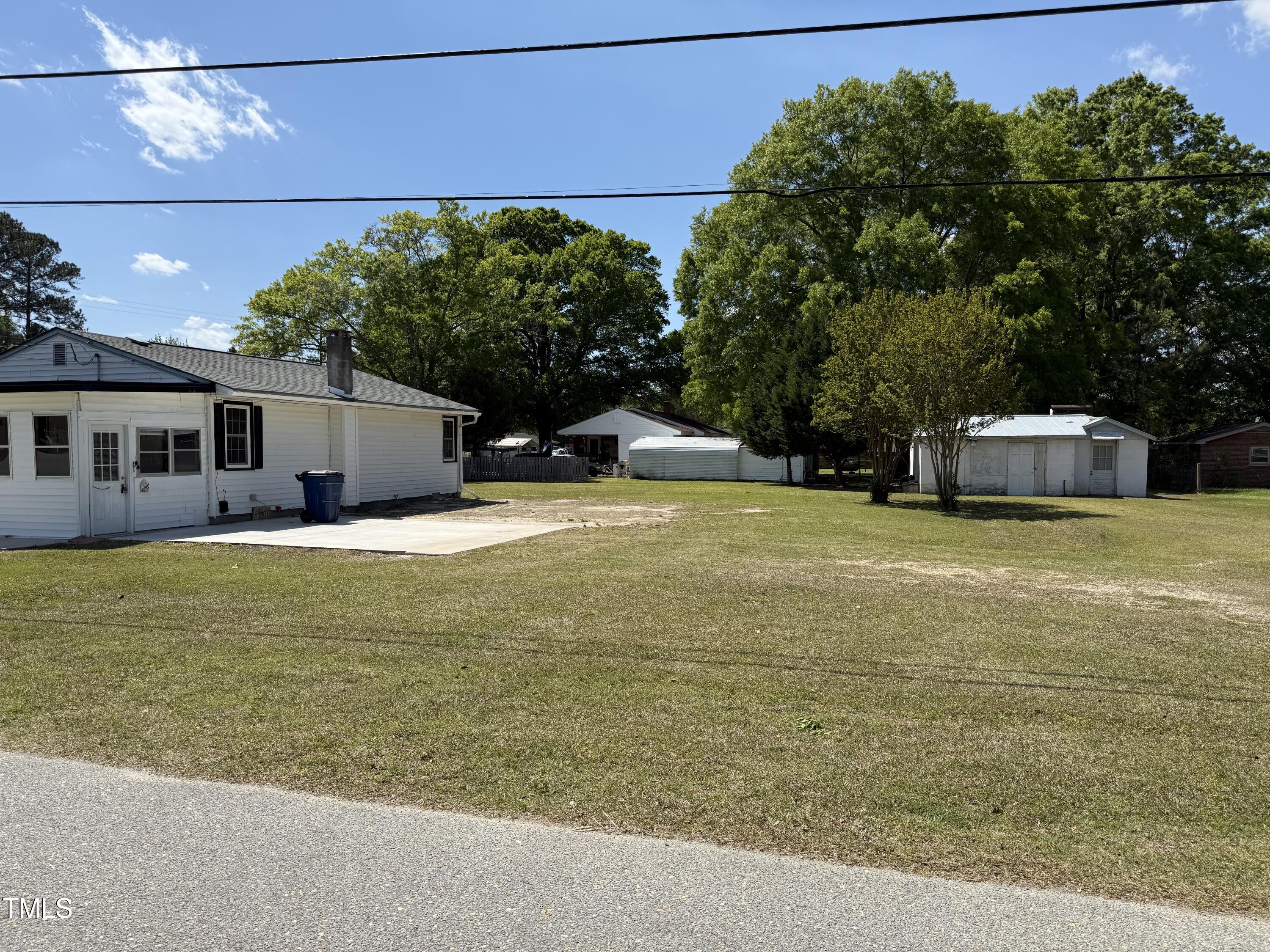 200 Pace Street Smithfield, NC 27577 - Photo 4 of 28 IMG_0341