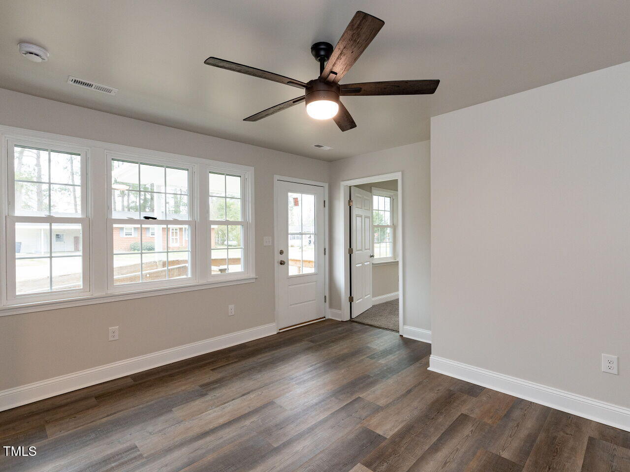 200 Pace Street Smithfield, NC 27577 - Photo 6 of 28 005-1280x960-family-room