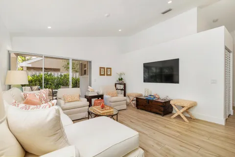 $8,000 | 15 Commodore Place, Palm Beach Gardens, FL 33418