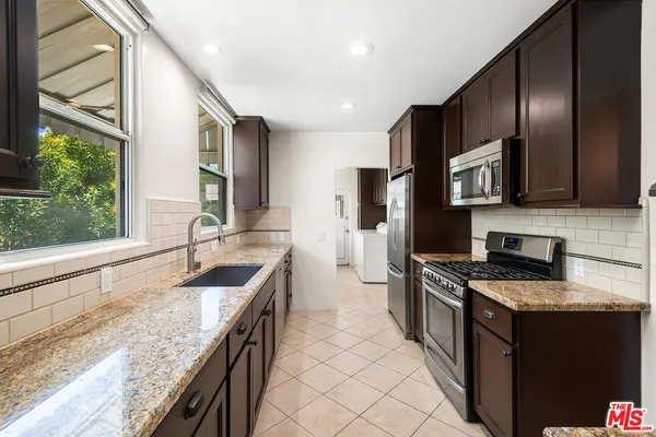 $6,595 | 119 North Orange Drive, Los Angeles, CA 90036