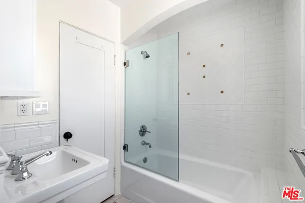 $6,595 | 119 North Orange Drive, Los Angeles, CA 90036