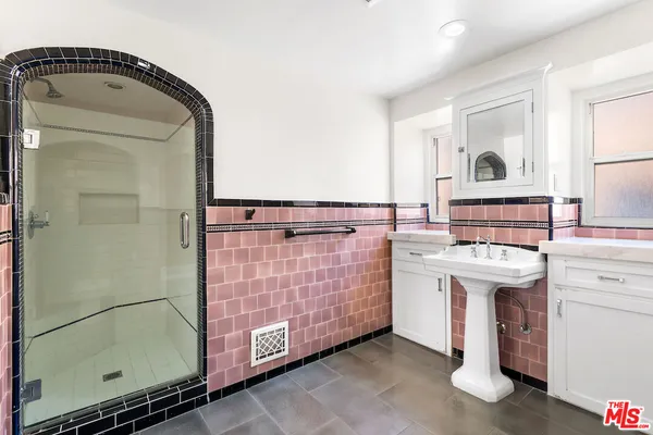 $6,595 | 119 North Orange Drive, Los Angeles, CA 90036