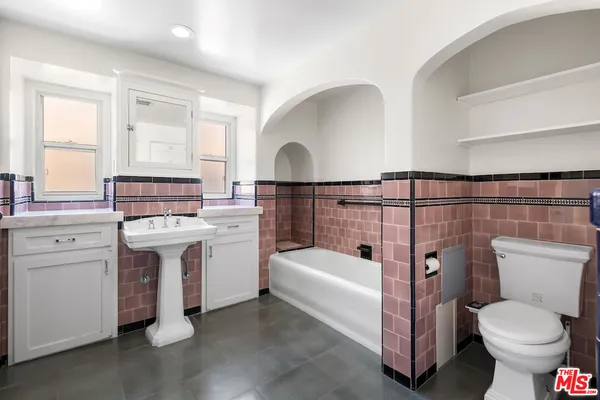 $6,595 | 119 North Orange Drive, Los Angeles, CA 90036