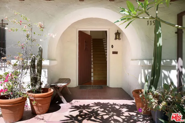 $6,595 | 119 North Orange Drive, Los Angeles, CA 90036