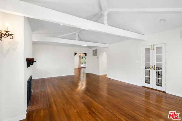 $6,595 | 119 North Orange Drive, Los Angeles, CA 90036