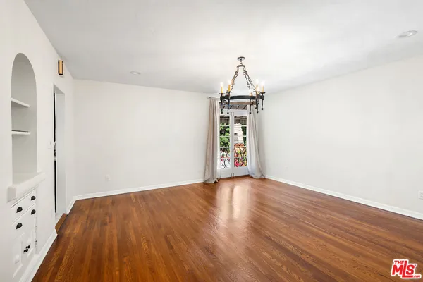 $6,595 | 119 North Orange Drive, Los Angeles, CA 90036