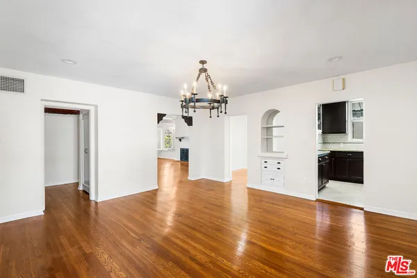$6,595 | 119 North Orange Drive, Los Angeles, CA 90036
