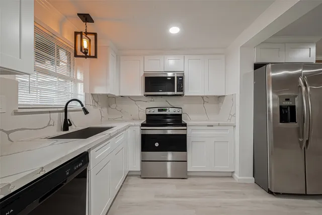 $299,900 | 12 Hyde Park Boulevard, Unit 7, Houston, TX 77006