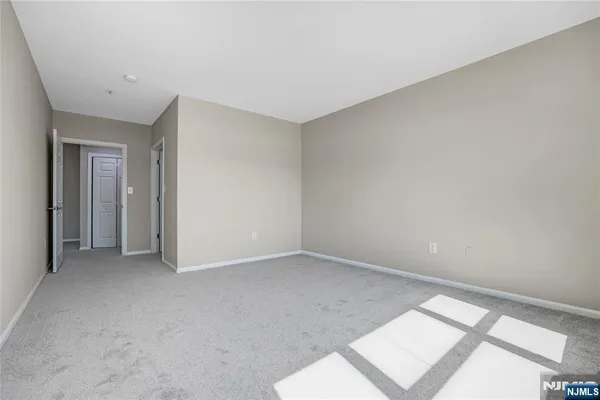 $2,700 | 905 River Road, Unit 309, Edgewater, NJ 07020