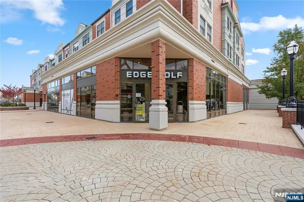 $2,700 | 905 River Road, Unit 309, Edgewater, NJ 07020