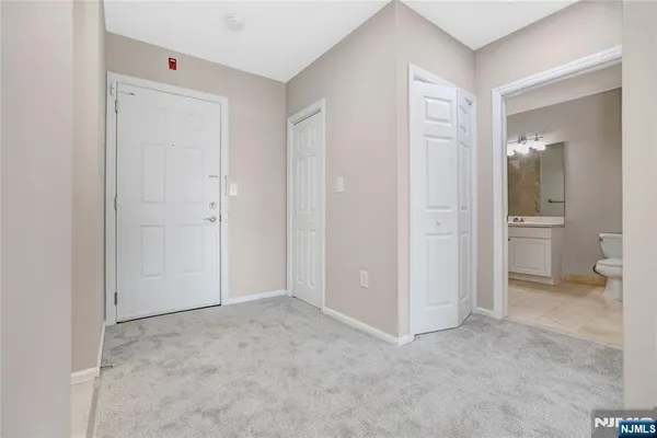 $2,700 | 905 River Road, Unit 309, Edgewater, NJ 07020