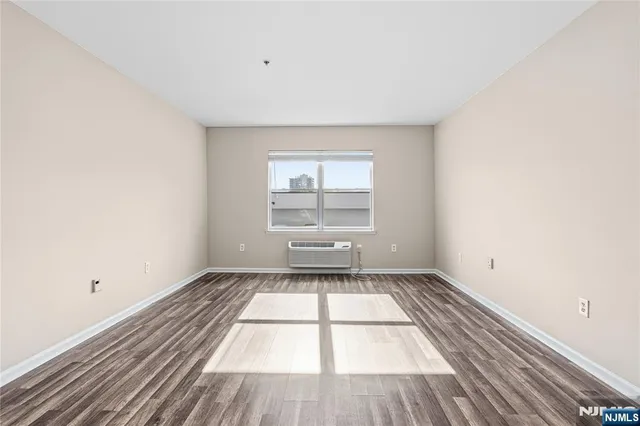 $2,700 | 905 River Road, Unit 309, Edgewater, NJ 07020