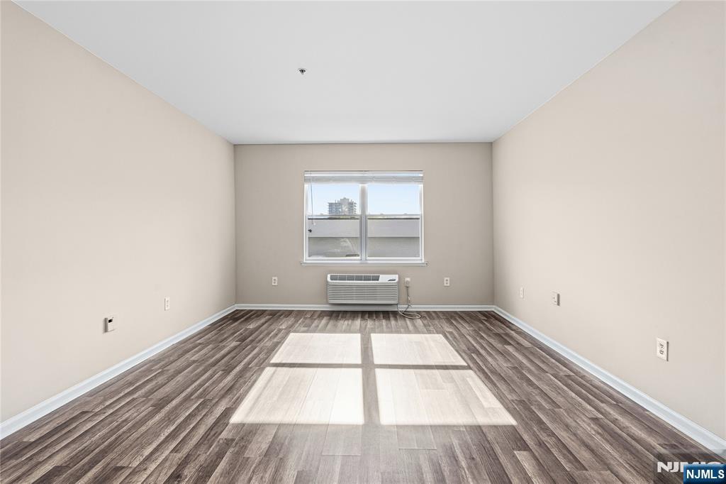 905 River Road, Unit 309 Edgewater, NJ 07020 - Photo 7 of 34