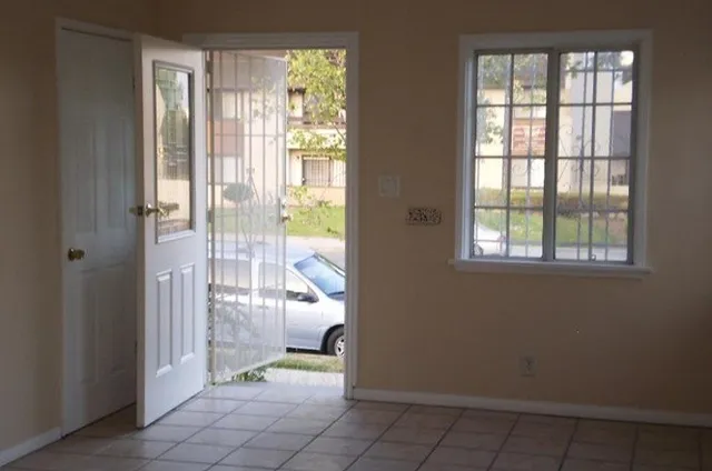 $1,800 | 7823 Normandie Avenue, Los Angeles, CA 90044