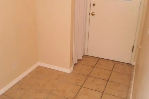 $1,800 | 7823 Normandie Avenue, Los Angeles, CA 90044